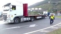 Tensión entre los transportistas: Piquetes increpan a camioneros en una nueva jornada de huelga