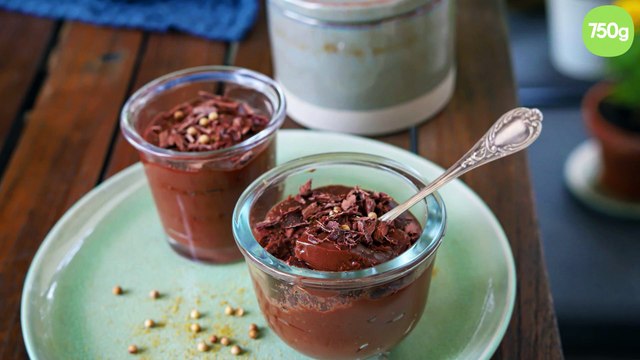 Crèmes dessert au chocolat et coriandre