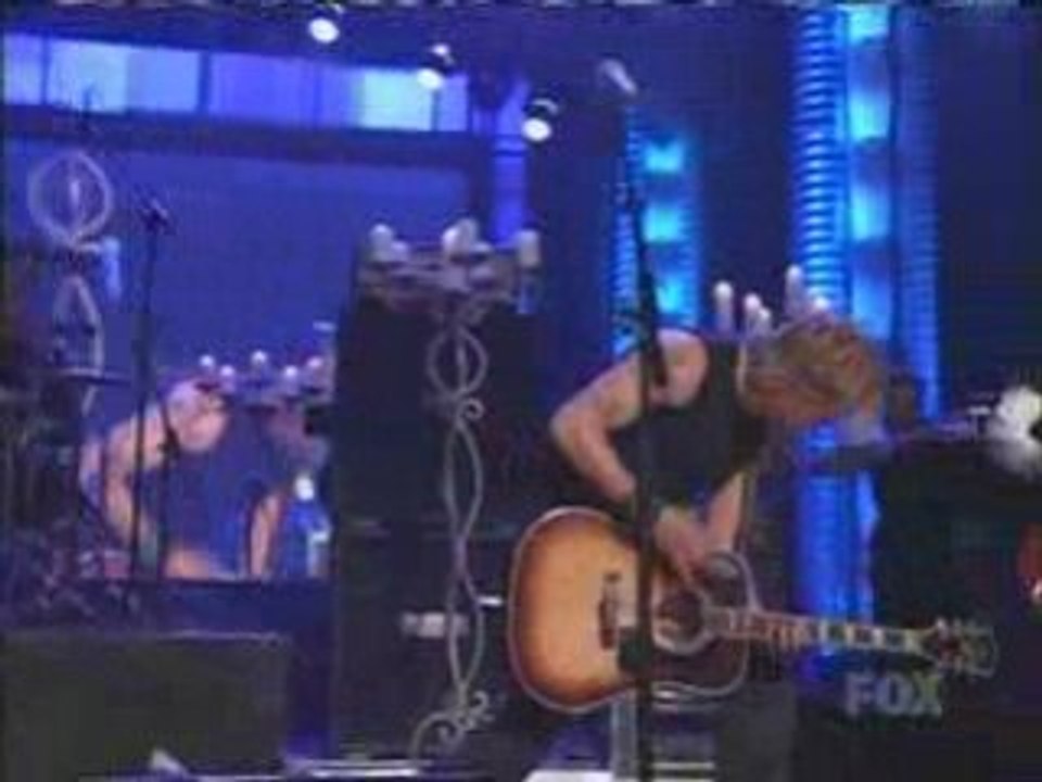 Avril Lavigne and Johnny Rzeznick - Iris  [Fashion Rocks [26