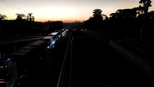 Intenso movimento é registrado no fim da tarde no Trevo Cataratas