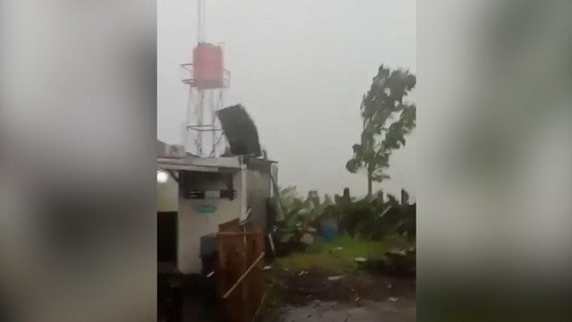 Hujan Deras Disertai Angin Kencang di Sleman, Atap Bangunan Beterbangan