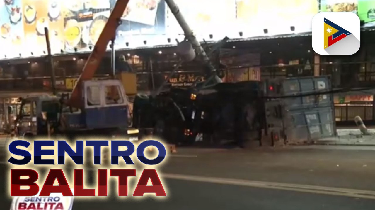 Isa patay, apat sugatan matapos mang-araro ng ilang poste at concrete barriers ang isang truck sa Antipolo City