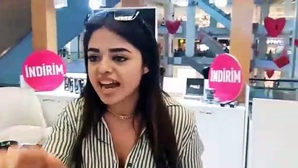 Doktor olmayan yabancılar 'diş beyazlatma' standı açtı, tepki gösteren hekim adayına saldırdı