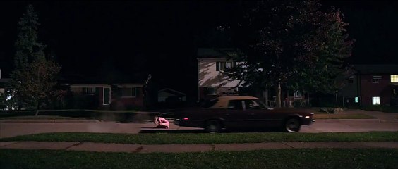 It Follows - Teaser (3) VO