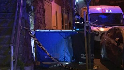 Kağıthane'de yabancı uyruklu kağıt toplayıcısı bıçaklanarak öldürüldü