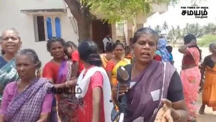 வங்கி ஊழியர்களை சிறை பிடித்த கிராம மக்கள்; இதான் காரணம்!