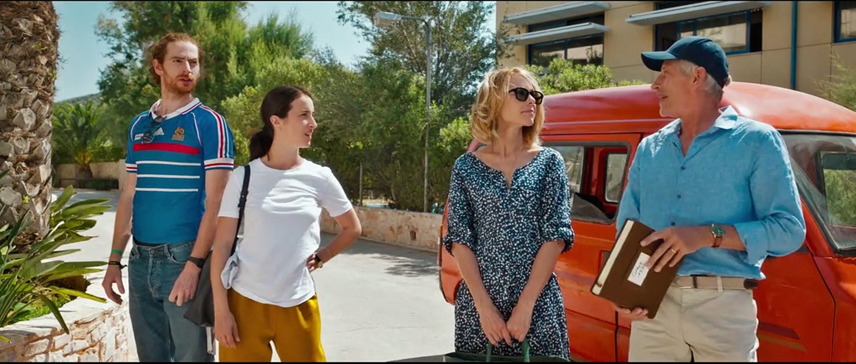 On sourit pour la photo Bande-annonce VF (2022)...