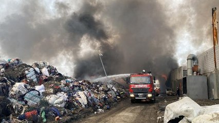 OSMANİYE'DE GERİ DÖNÜŞÜM FABRİKASINDA YANGIN