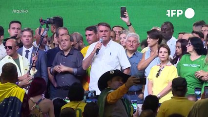 Video herunterladen: Bolsonaro deixa hospital após desconforto abdominal