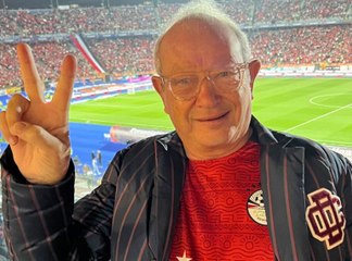 تعليق نجيب ساويرس على واقعة توزيعه أموالاً على الجمهور في الاستاد