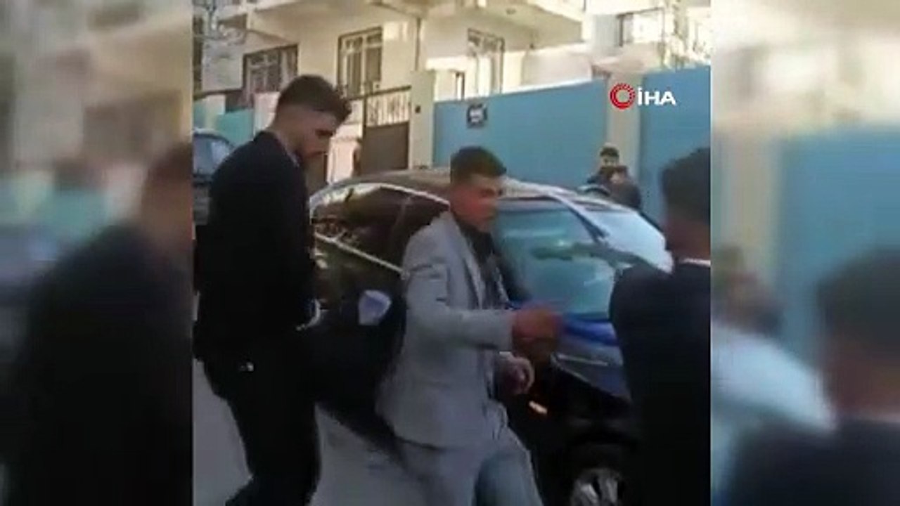 Balkondaki çocuklara aldırış etmeden ateş açan magandalar yakalandı