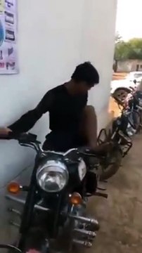 Voler une moto en 30 sec... trop facile