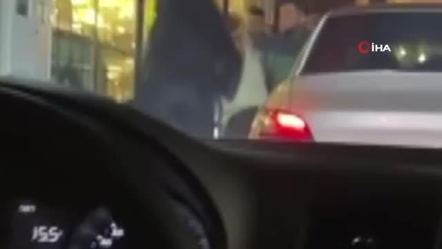 Yol verme kavgasında taraflar birbirine girdi, yumruklar havada uçuştu