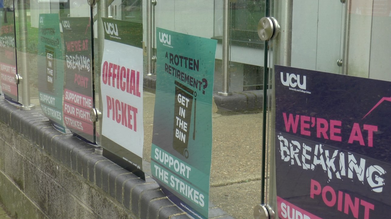 Kent students sit-in in solidarity with striking lecturers, despite some arguing it's impacting their education