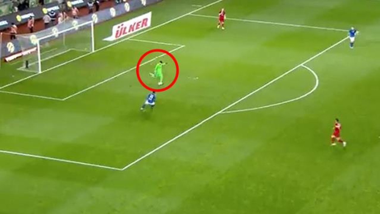 Altay Bayındır, İtalya maçında yaptığıyla ortalığı karıştırdı! Milli futbolcuya tepkilerin haddi hesabı yok