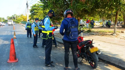 Agente de tránsito en Cartagena fue sorprendido con moto sin SOAT ni tecnomecánica