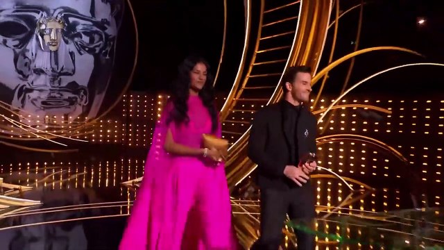 Bridgerton's Jonathan Bailey and Simone Ashley joke about taking off their costumes EE BAFTAS 2022