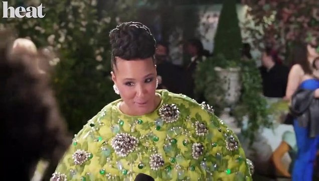 'It Involves A Bath ' Jonathan Bailey, Simone Ashley Bridgerton Cast on Season 2 Spoon Moment!