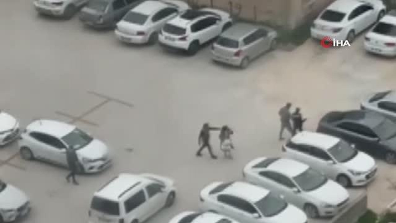 Kadını tekme ve yumrukla herkesin içinde böyle dövdü