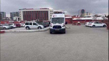 Fabrikanın çöken çatısından düşen 3 işçi yaralandı