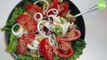 Salade composée, riz, maïs, poivrons, haricots rouges et tomates