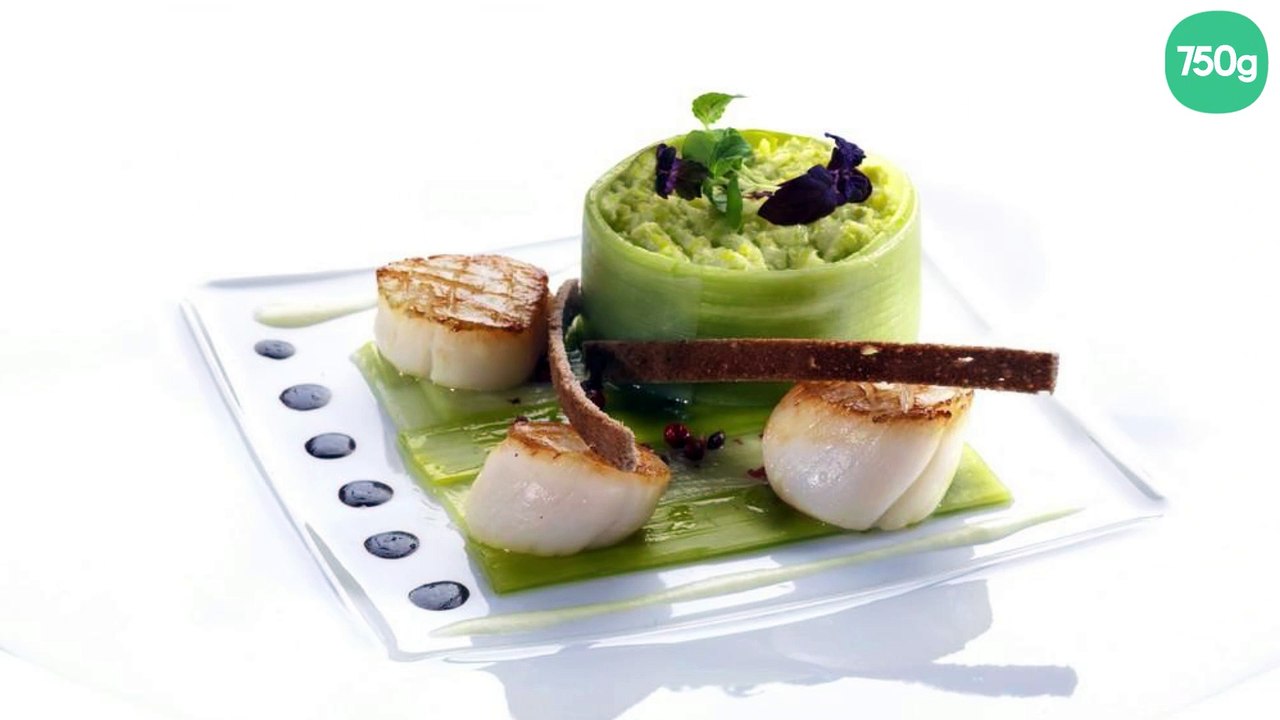 Noix de saint jacques sur lit de poireaux