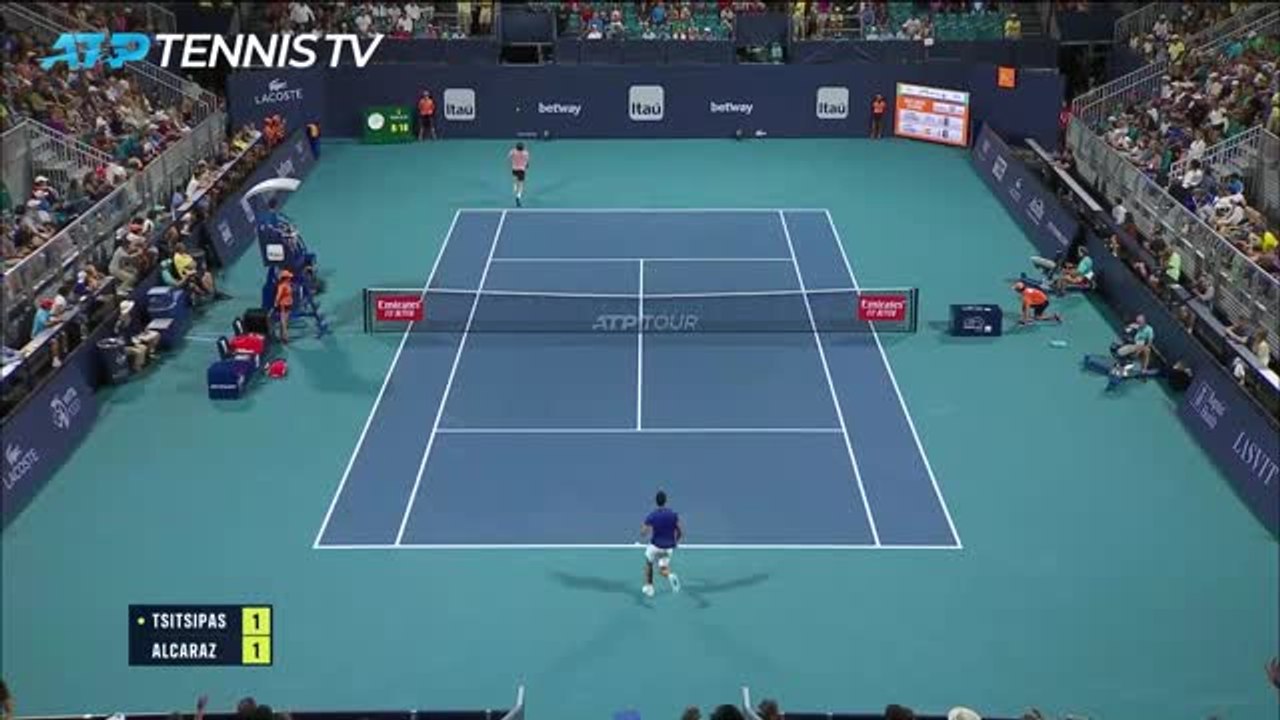 Alcaraz stuns Tsitsipas in straight sets