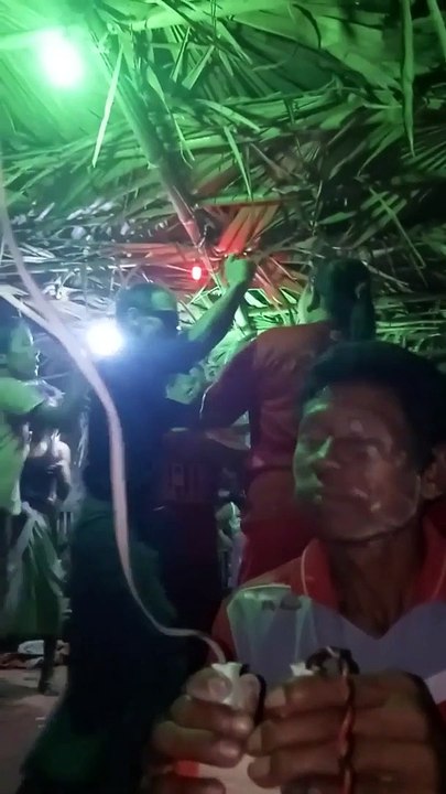 L'expert lumière de cette soirée électro est en plein travail