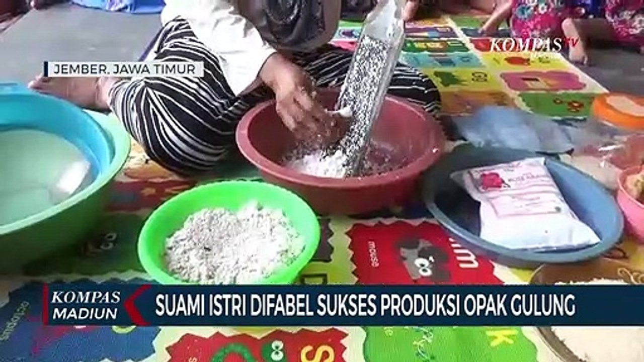 Suami Istri Difabel Sukses Produksi Opak Gulung