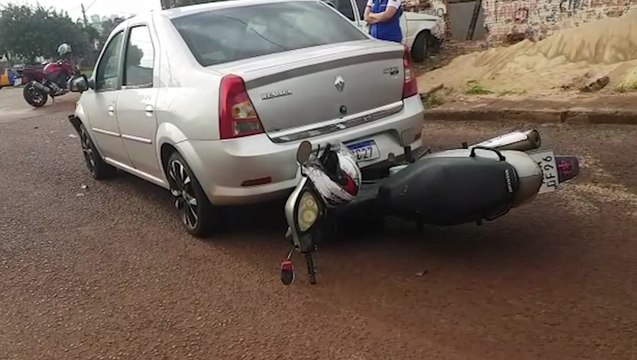 Quatro veículos se envolvem em acidente na Avenida Tito Muffato, no Bairro Santa Cruz