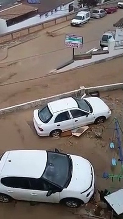 Una tromba de agua en Setenil de las Bodegas