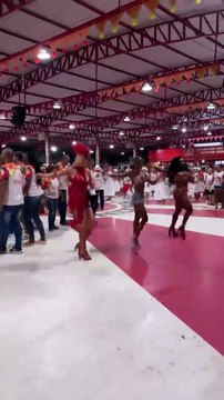 Lore Improta surge em look ousado para ensaio da Unidos do Viradouro - parte2