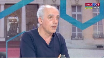 GALA VIDÉO -« Je suis à Pôle Emploi " : Philippe Poutou surprend chez Elizabeth Martichoux
