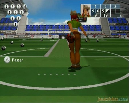 AMF Bowling World Lanes : Une partie de bowling sur un terrain de foot