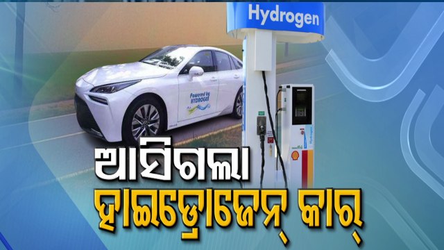 Nitin Gadkari Rolls Into Parliament In Hydrogen Car