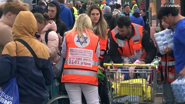 Ucraina, la fuga dalla guerra. Record di rifugiati: sono 4 milioni