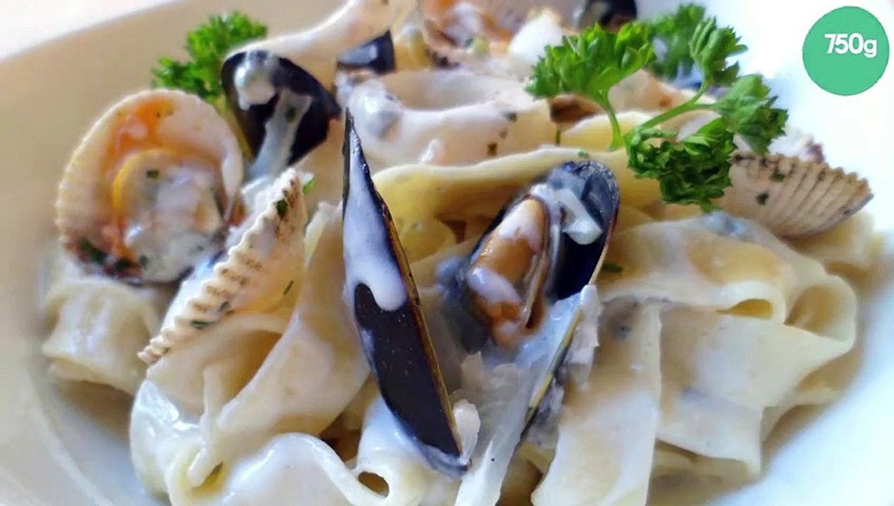 Tagliatelles fraîches maison, coquillages et crème de Roquefort