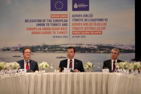 İMAMOĞLU AB ÜYELİĞİNE İLİŞKİN TÜRKİYE'DEKİ TOPLUMSAL DESTEK HALA YÜKSEKTİR