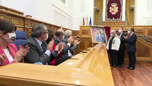 El respeto impulsado por Vaquero ya es eterno en Cortes C-LM tras descubrirse su retrato