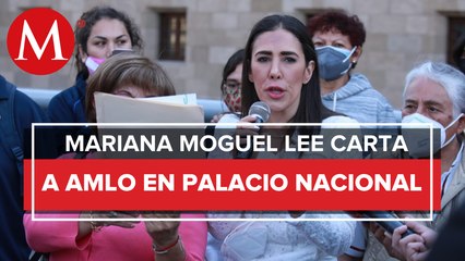 Hija de ex secretaria lee carta dirigida a AMLO afuera del Palacio Nacional