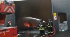 Treviolo (BG) - In fiamme capannone industriale: uomo ferito (30.03.22)
