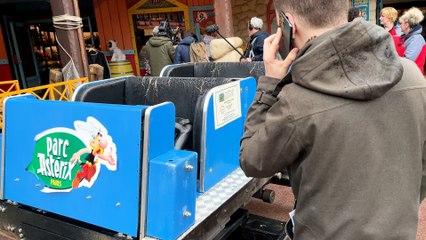 A la brocante du Parc Astérix, les fans achètent clous, rails et vieux wagons de Tonnerre de Zeus