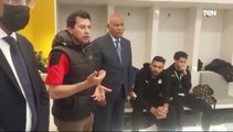 وزير الشباب والرياضة يوجه كلمة للاعبى المنتخب فى غرفة الملابس عقب انتهاء مباراة مصر والسنغال