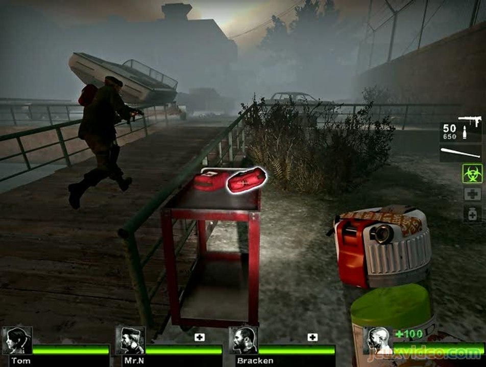 Left 4 Dead 2 : The Sacrifice : Zoey, Bill, Louis et Francis sont dans le même bateau