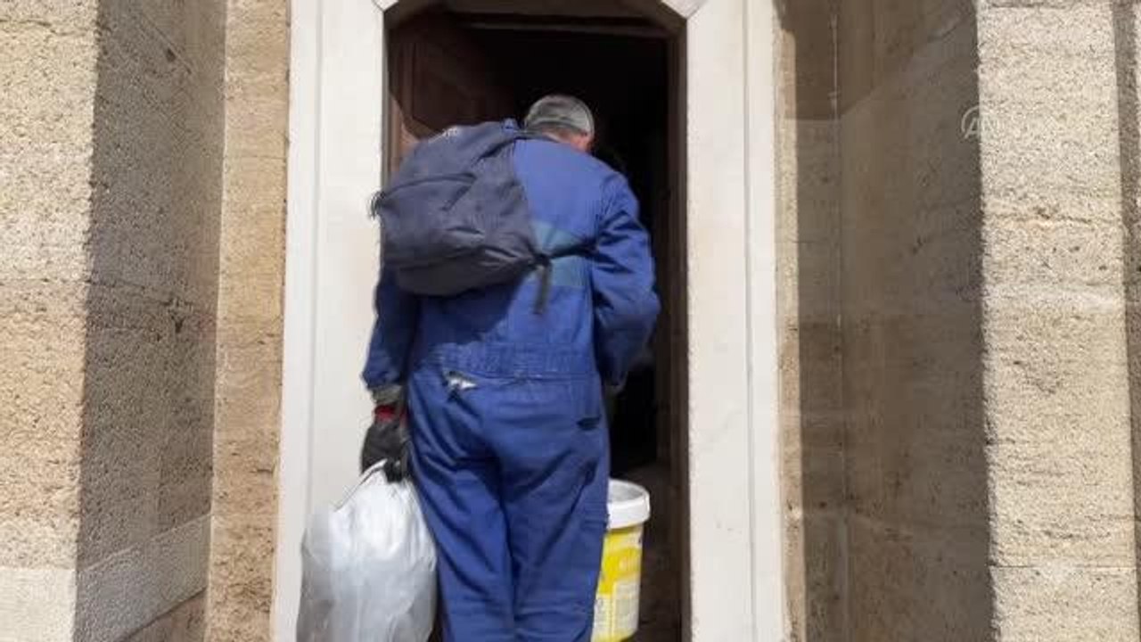 Son dakika: Selimiye Camisi minarelerine "mahya" asıldı