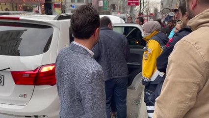 İranlı ailenin kilitli arabada bıraktığı engelli çocuğu esnaf fark etti