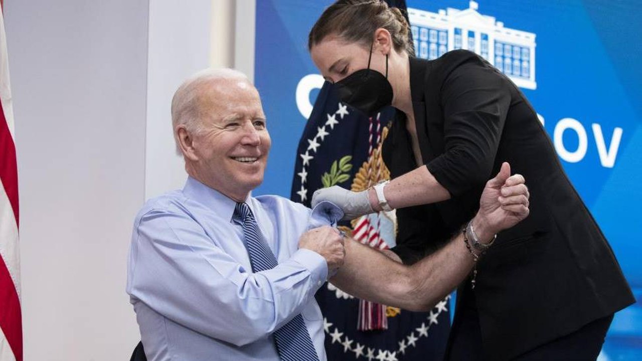 ABD Başkanı Biden 4. doz Covid-19 aşısını canlı yayında oldu