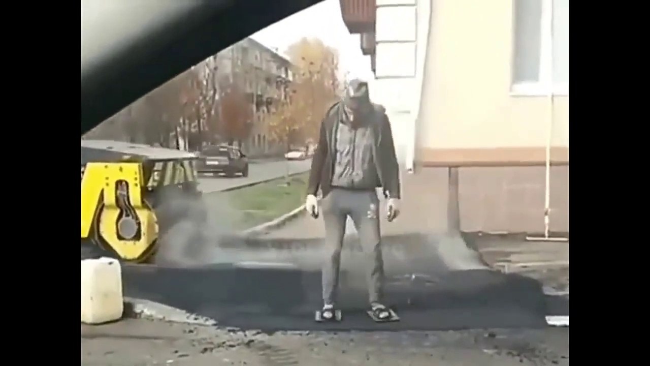 LES IDIOTS AU TRAVAIL( DROLE,FUN)