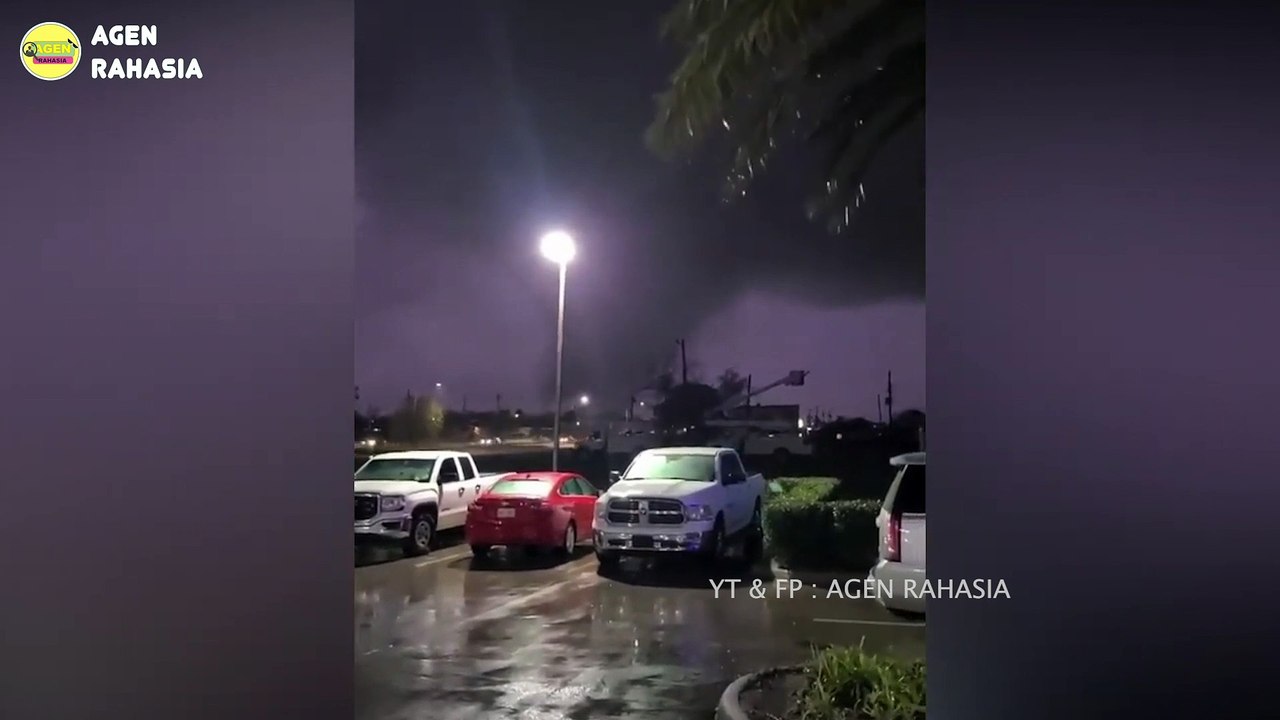 AMERIKA HAMPIR RATA !! SERANGAN TORNADO YANG MENGHANTAM AMERIKA