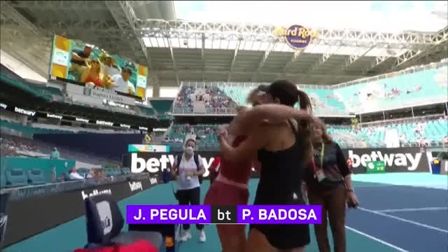 Pegula moves into Miami last four against unwell Badosa